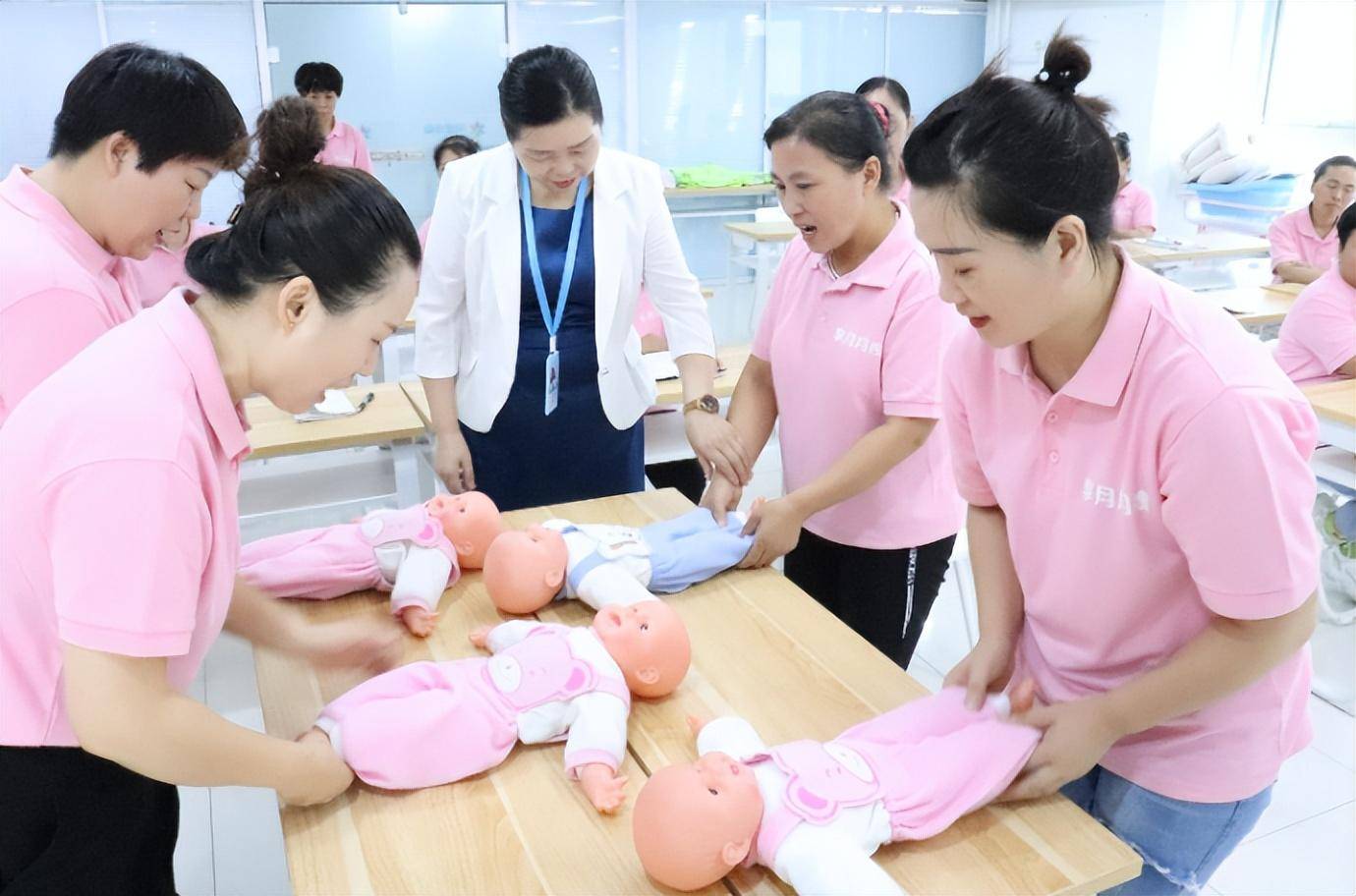 婴幼儿托管所,成职场妈妈的"新宠":生孩子也不影响工作成现实_宝宝