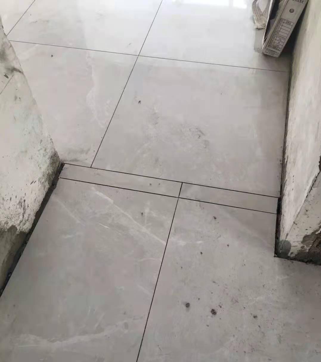 瓷砖贴好后不好看!啥情况?