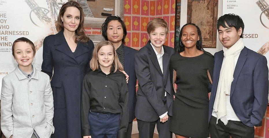 完美诠释了敢爱敢恨的"仙女教母"玛琳菲森特的朱莉,着实圈粉如海.