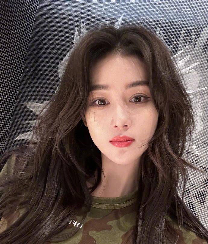 张馨予近照大变样,被质疑整容割了双眼皮,本人发声否认没微调_状态