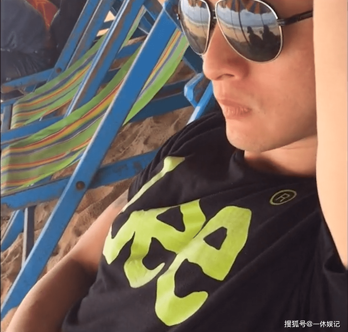 一次,在一个朋友的聚会上,王暖暖认识了俞晓东.