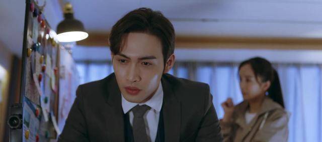 暴风眼:蝙蝠赵威霖悄然入境,周恋死了,沉睡者却醒了_乔西川_马尚_间谍