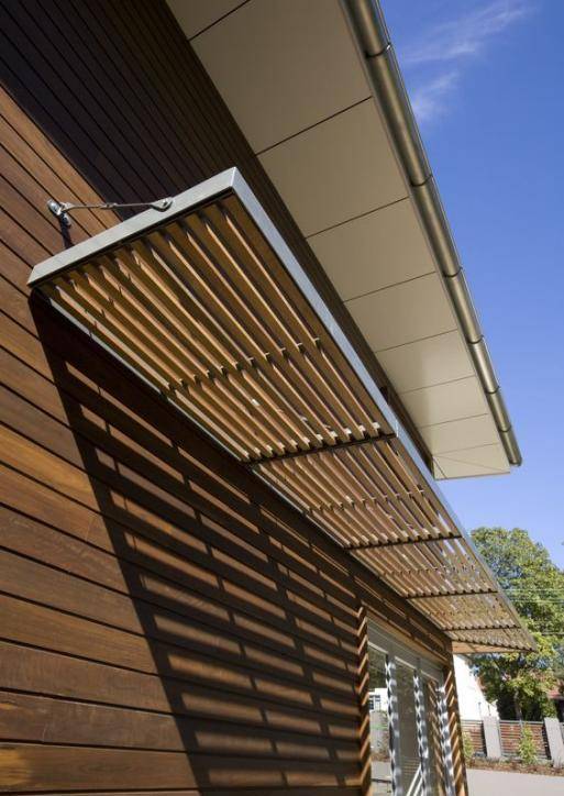 不用花钱买窗帘,走廊外面围圈木格栅,室外能防晒,室内也凉快了_进行