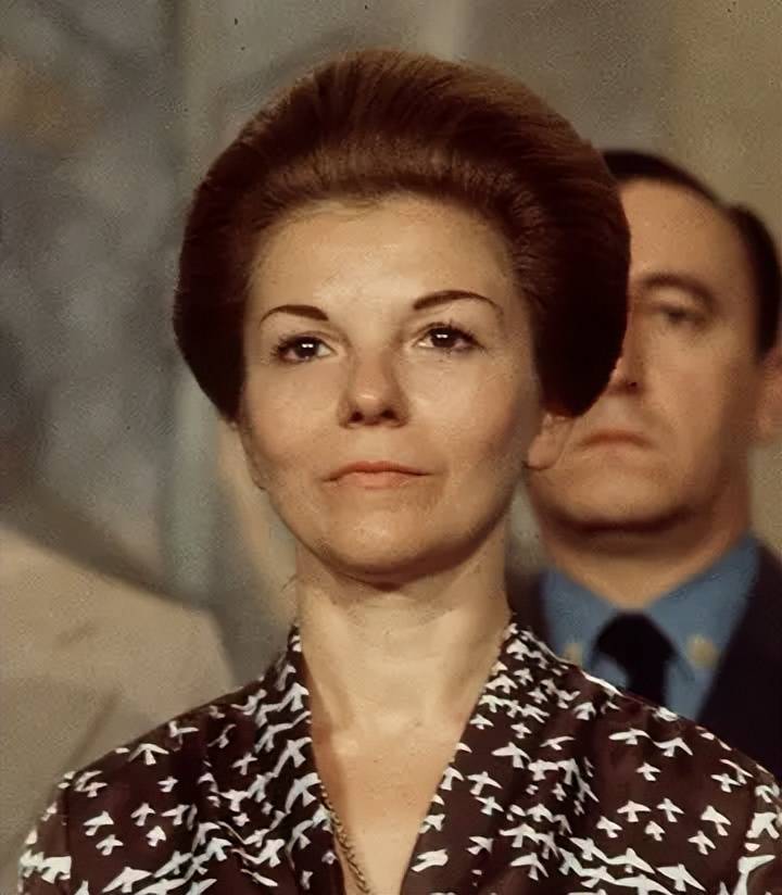 伊莎贝尔·庇隆:世界首位女总统,执政2年被推翻,还遭受全球通缉_胡安