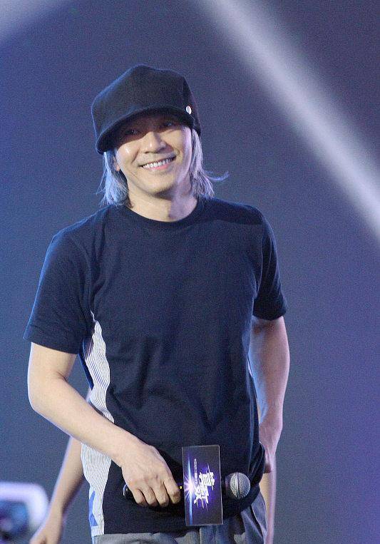 吴孟达谈周星驰拍戏,确实有天赋,片场拍戏他感动过很多人_港币_因为