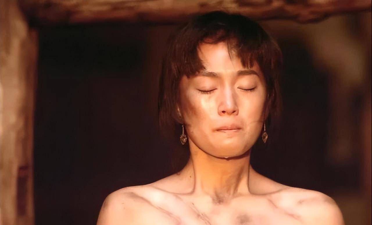 《菊豆》结局:巩俐烧的那把大火,是对身边三个男人的彻底绝望_杨金山