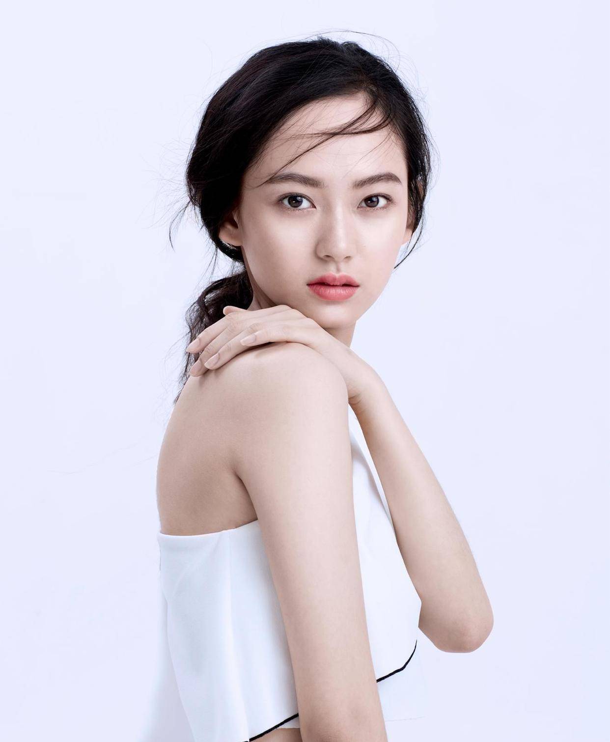 聂小雨演员陈雨锶-锶元素集齐七种自然元素召唤神龙?