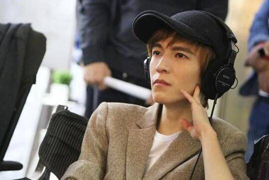 导演郭敬明突发事故,车辆严重受损,本人伤势无碍已投入工作_影响_女生