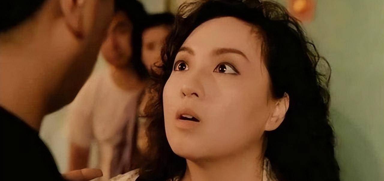 她20岁拍剧走红,22岁结婚,35岁单亲养三子女,演妈申请世界纪录_卢宛茵