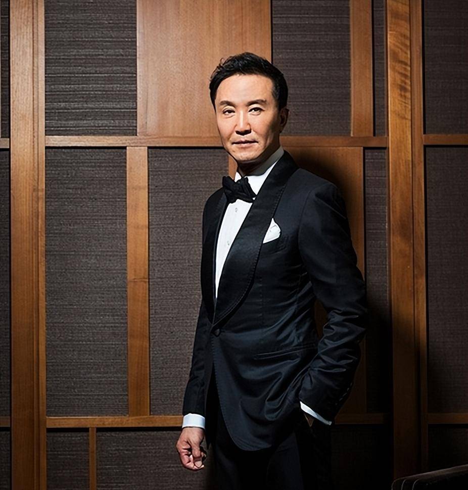 国家一级演员吴刚与初恋岳秀清结婚32年,如今明星儿子成了最大关注