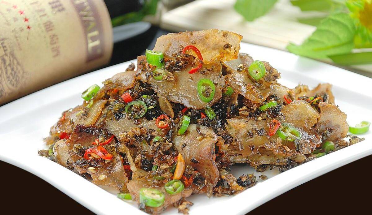 一斤五花肉,泡酸菜加干辣椒,炒一盘经典的酸菜回锅肉,巴适得很_花椒