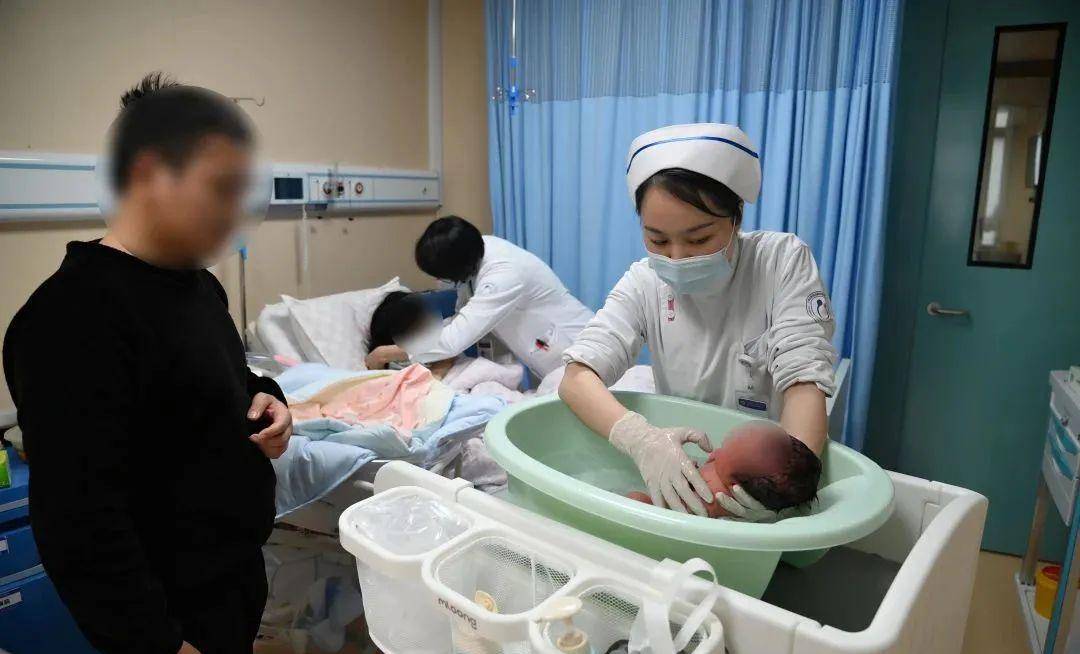 在随州中医院做试管婴儿可以花12万包生龙凤胎吗？