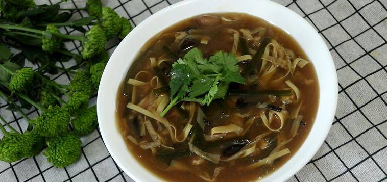 天气冷了,教你做一碗暖胃又暖身的胡辣汤,做法简单,一看就会_海带