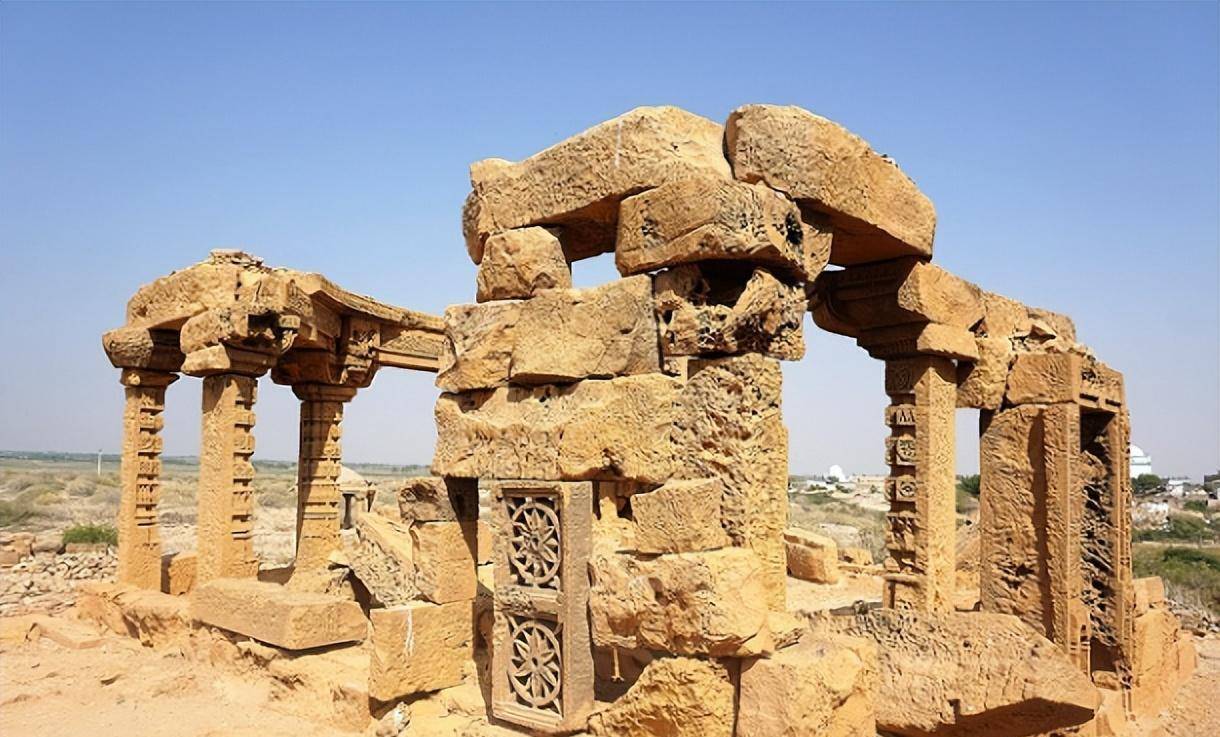 也门的文化遗迹,吸引了文化爱好者前来参观,同时带来了经济收益_萨那