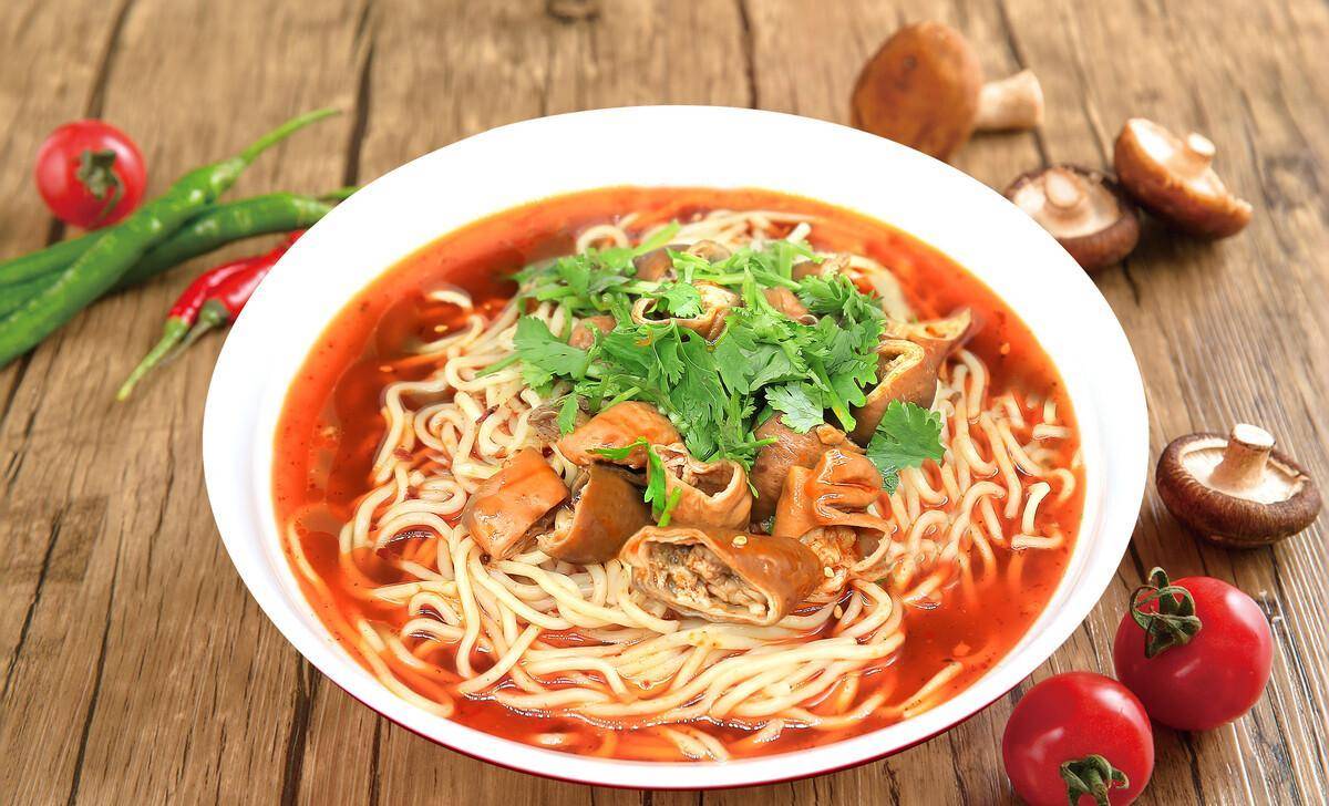 教你营养好吃的砂锅肥肠面,香气四溢超过瘾_料酒_花椒_葱花