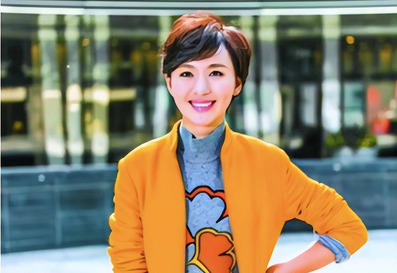 欧阳夏丹的励志人生:父亲早逝,母亲曾患病,与母亲生活至今未婚_电视