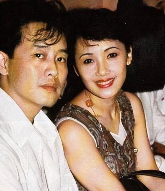 韩马利:三婚两遇渣男,与杜燕歌结婚34年无子女,后悔年轻没努力_父母