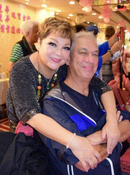 患肺腺癌3年,香港艺人肥妈老公rick离世,导演李力持悼念_社交_账号