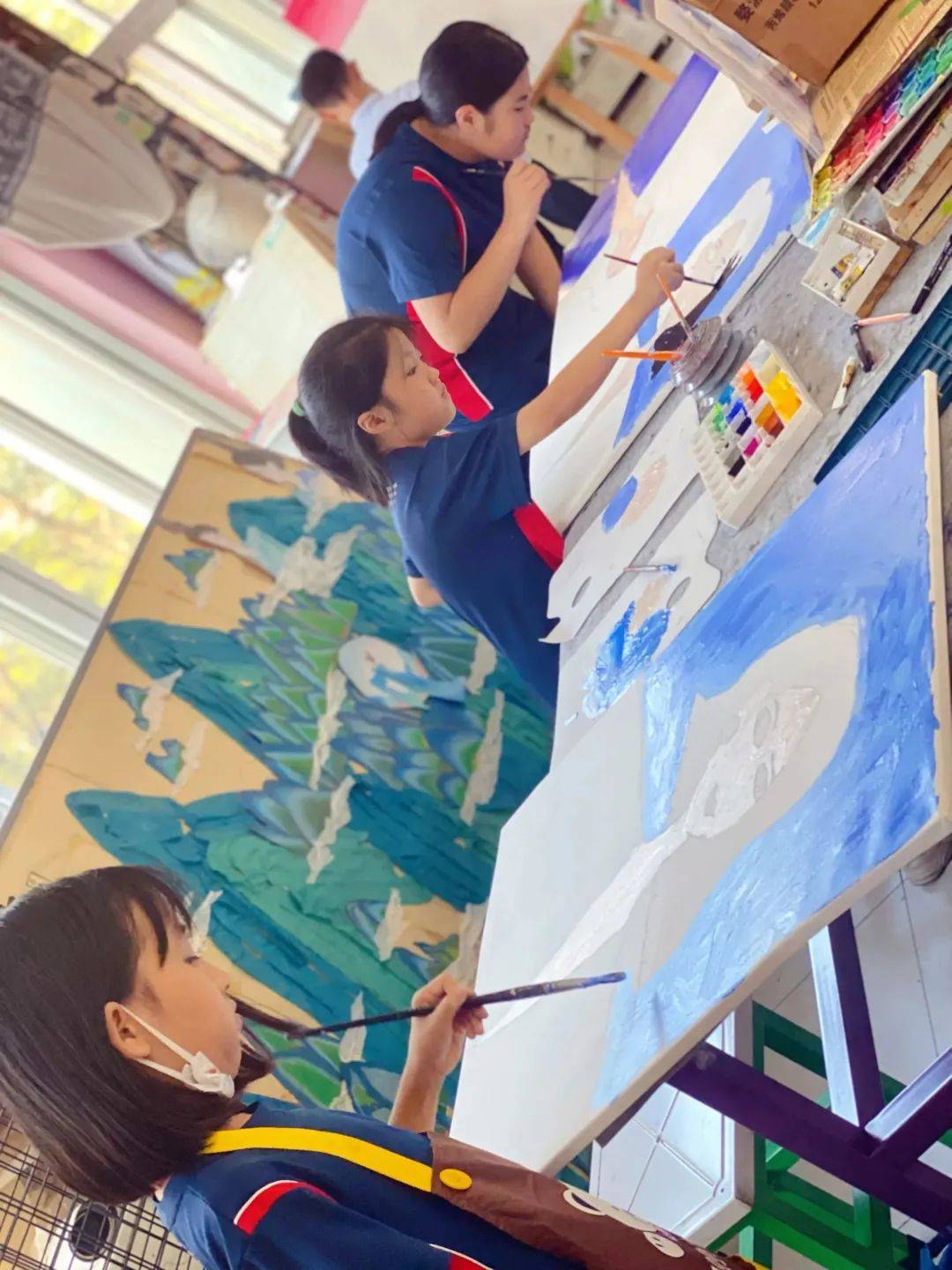 美术首中小学"鱼悦生活"美术书法作品展美术获奖名单:一等奖:梁浩轩二