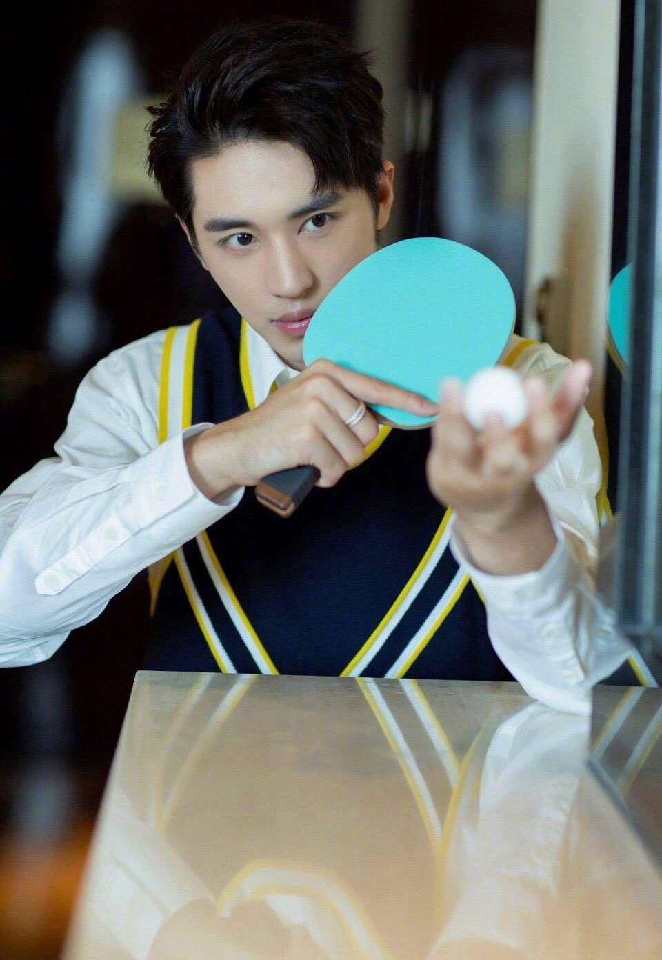 许魏洲护膝中发现针,粉丝集体要求工作人员道歉_问题_节目_留言