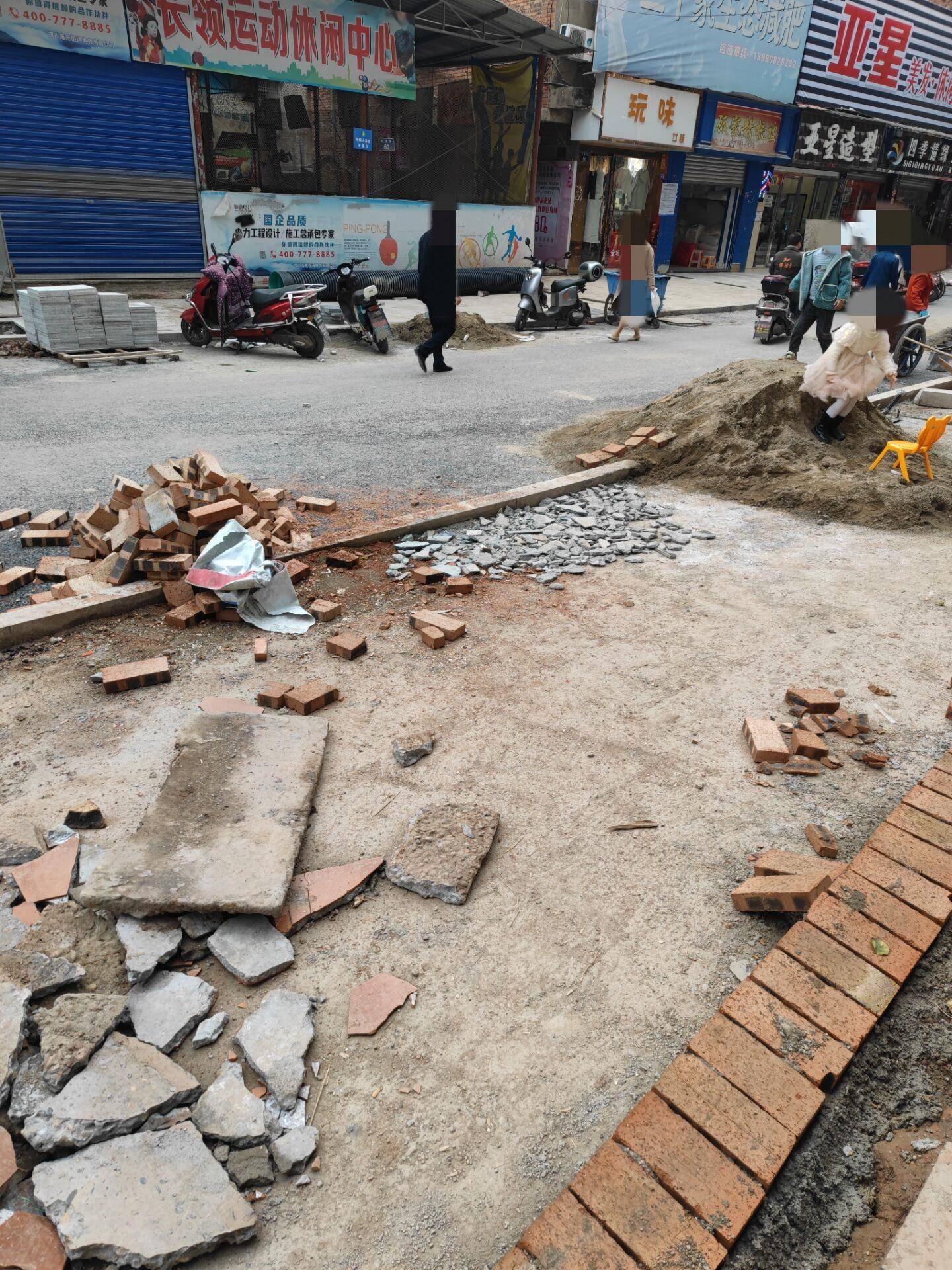 蓬安希望街工地上的场景合适吗,会给小朋友带来安全隐患吗?