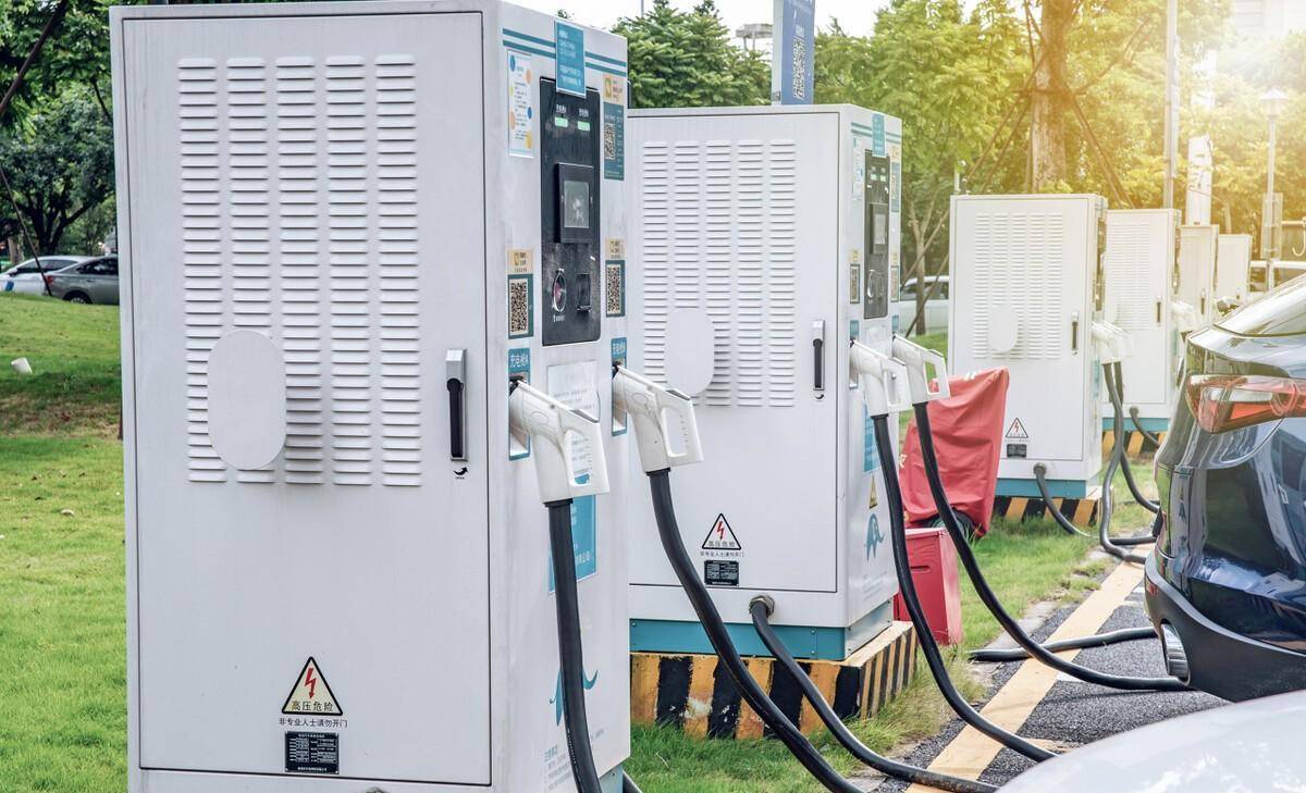 储能再迎利好,八部门齐发通知 充电桩领域迎来机遇!_搜狐汽车_搜狐网