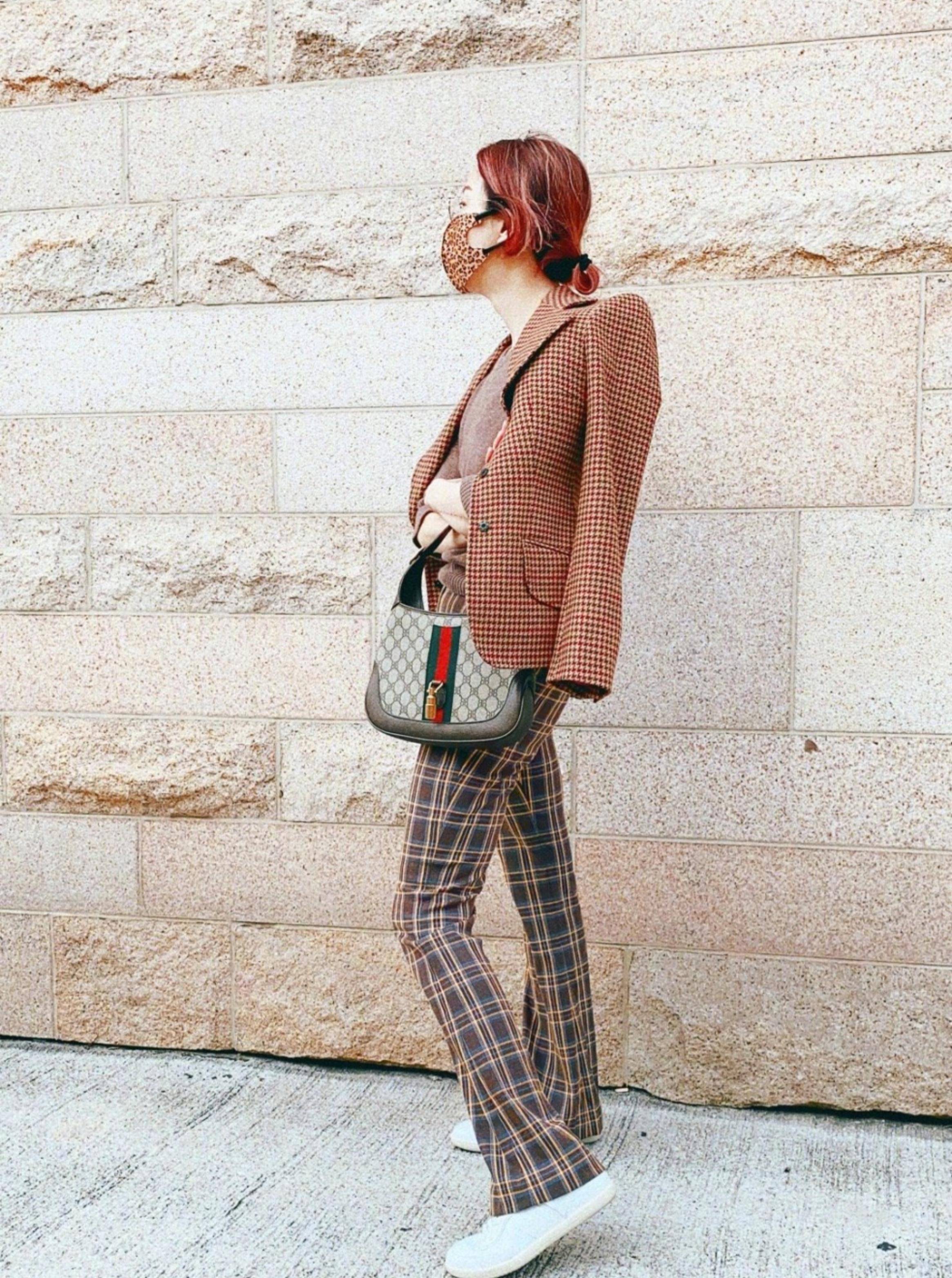 50岁郑秀文穿出了不一样的大龄气质,时髦洋气不老气,尽显年轻范_芭比