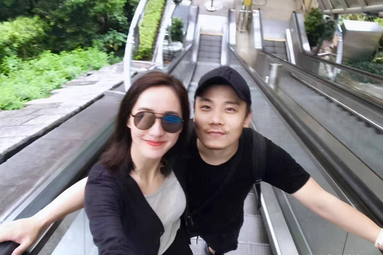 沈腾和尹正都追过的"秋雅",从最美村官到"70亿"票房女星_王智_武术