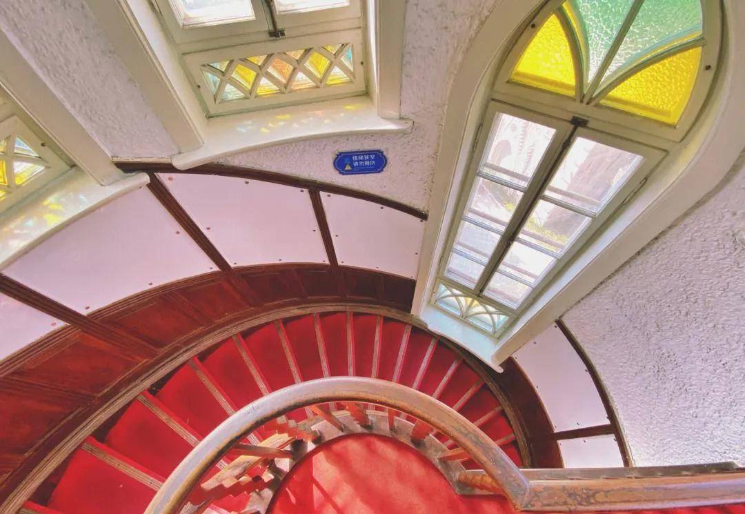 青岛花石楼地下室从未开放过,地下室两侧的石头有什么玄机?