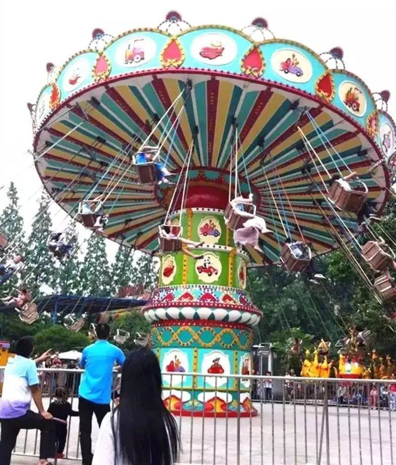 乐山式的逍遥生活,在乐山广场._游乐园_记忆_乐中