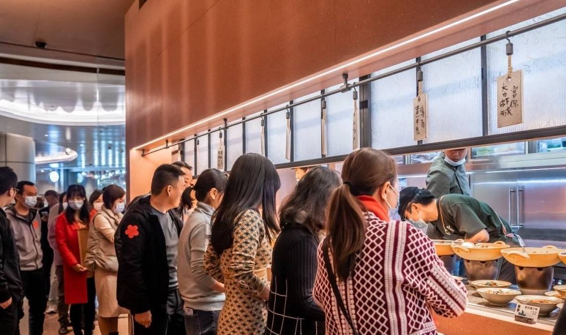 原创
            老乡鸡才是最凡尔赛的快餐品牌，2020新开978家店还说打脸