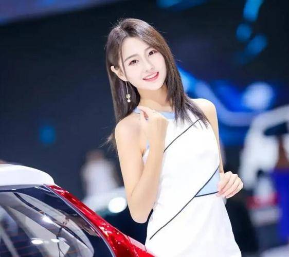 苏宁与春晓同框,苏宁明显被比下去,车模一姐位置不保_生育_事业_青春