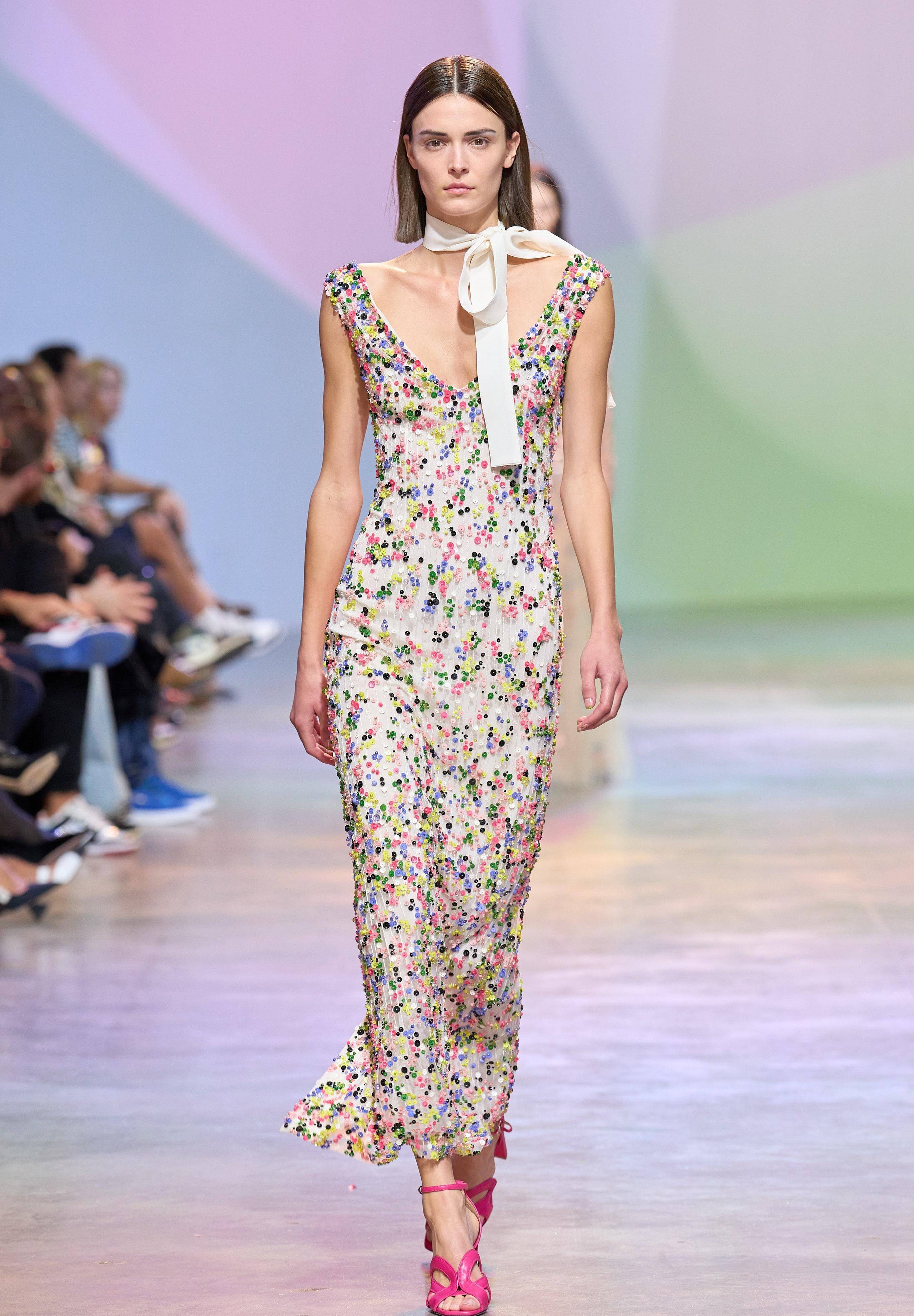 elie saab刺绣的薄纱蕾丝裙,处处都散发着白色栀子花的香气_系列_夏日