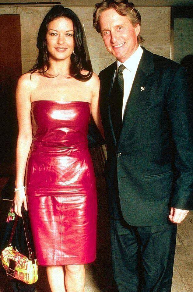 道格拉斯:好莱坞最高段位花心浪子,把小25岁泽塔琼斯吃得伤伤的_婚姻