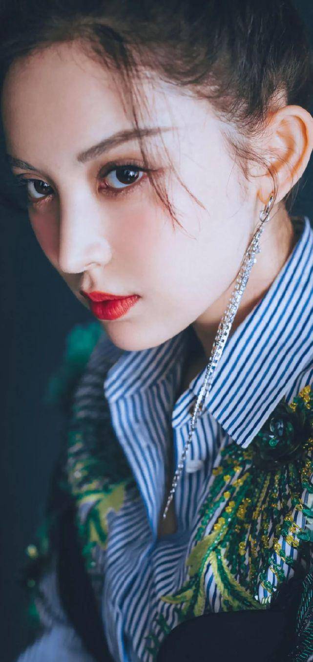 明星壁纸|李知恩(iu),古力娜扎,李沁壁纸_水心_公众_版权