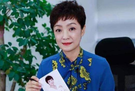 离开富豪老公,她携带24亿巨款再嫁张嘉译,50岁家庭生赢家_王海燕_前夫