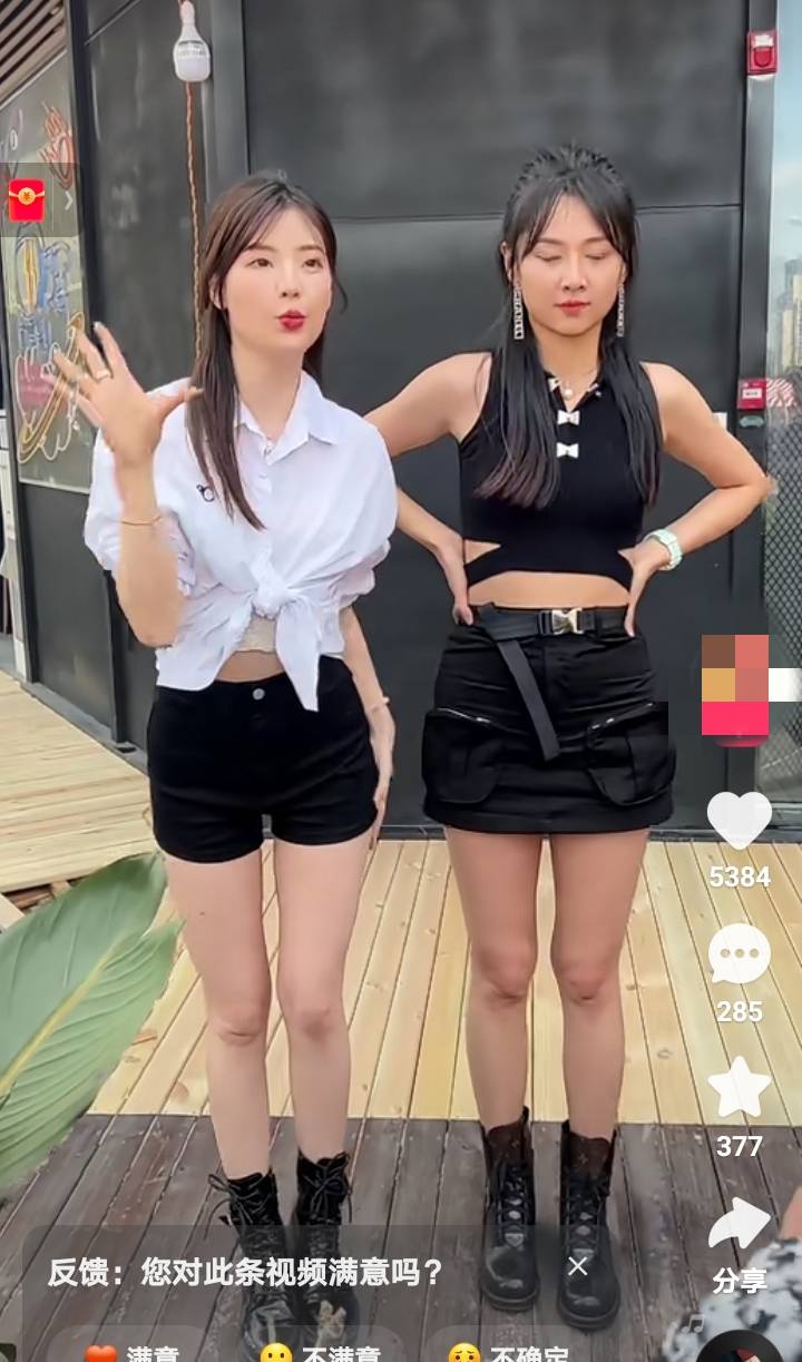 苏宁与春晓同框,苏宁明显被比下去,车模一姐位置不保_生育_事业_青春