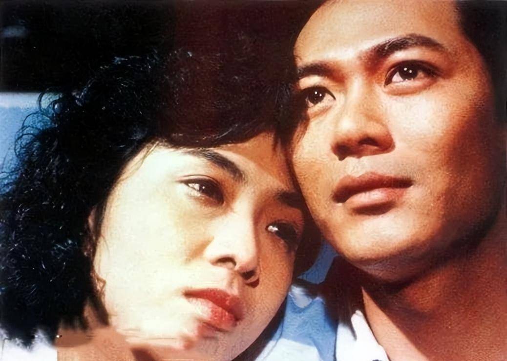 与3个女人有纠葛,无戏可演后卖保险,59岁江华直播瘦到脱相_万绮雯