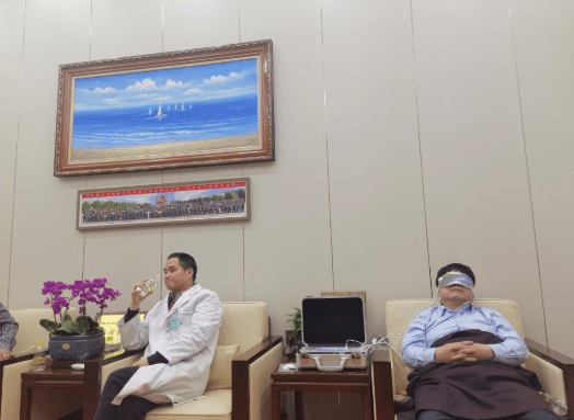 与"东莞好人"刘小伟医生相遇,云果光明小屋继续布道眼健康事业_品牌