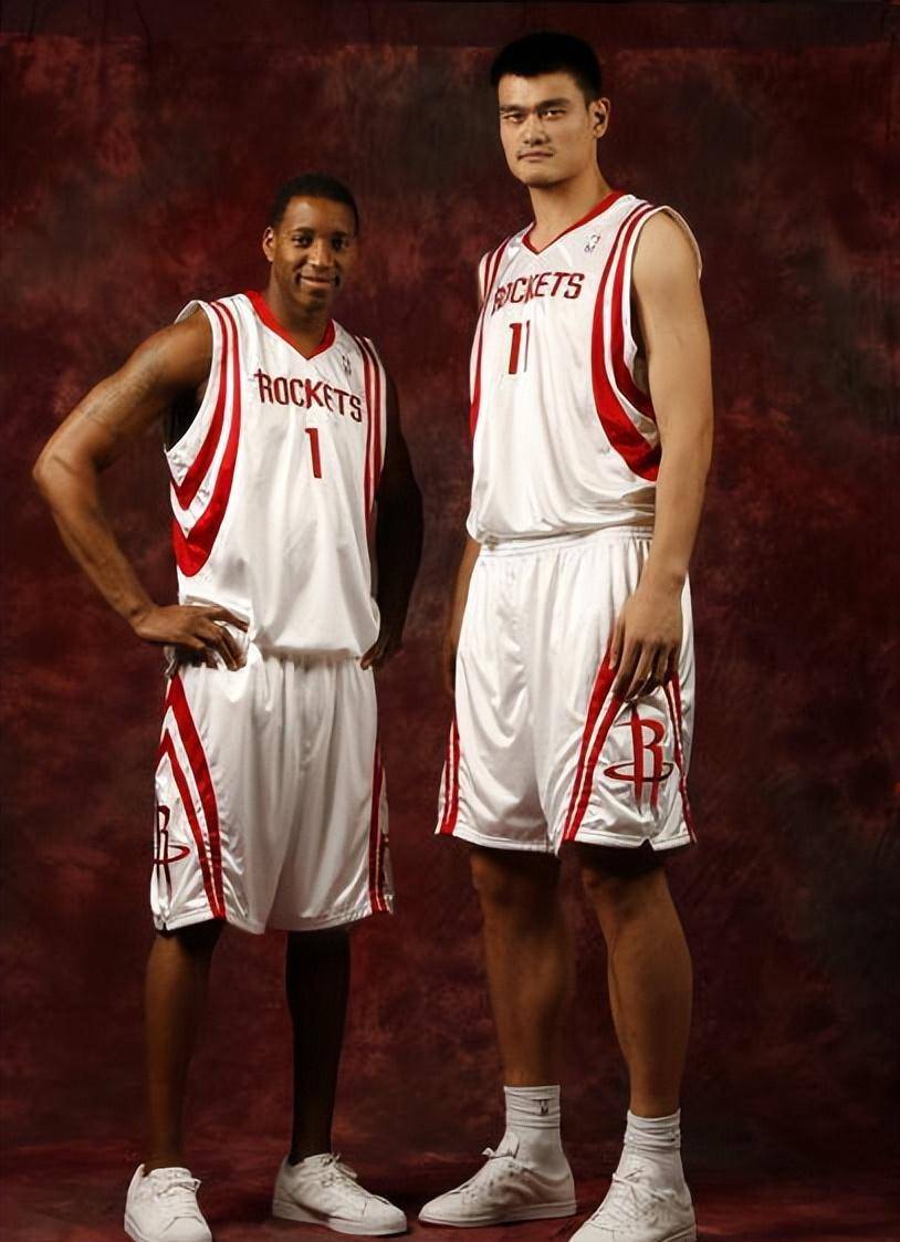 麦迪:姚明和我打法冲突,他速度太慢,为适应他,我放弃了得分王_科比