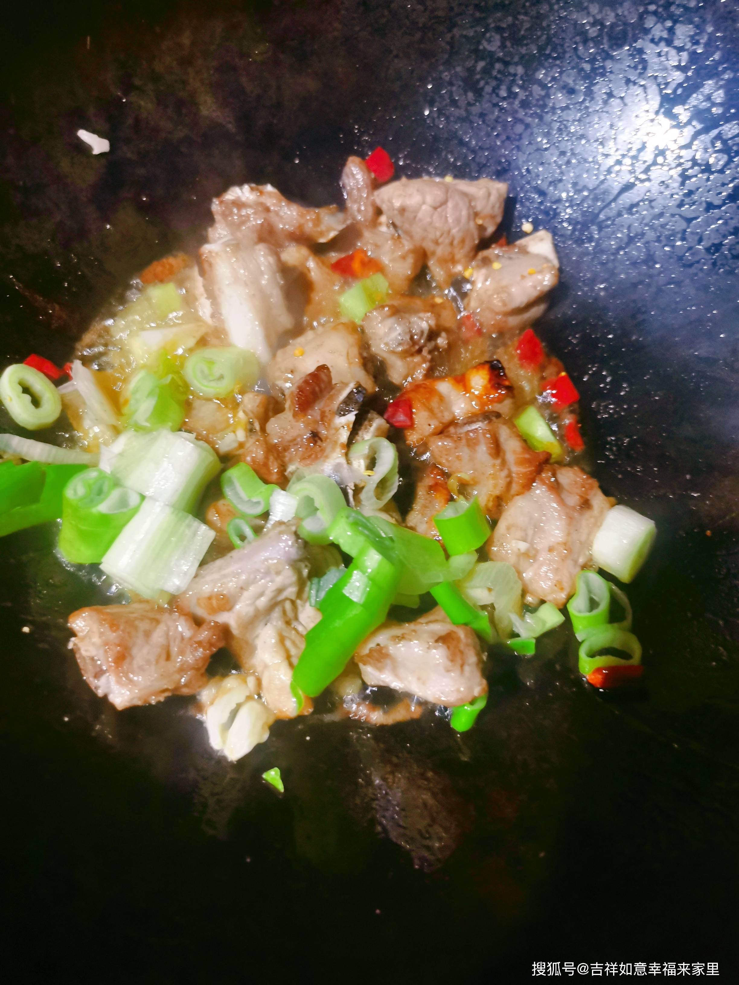 春日开胃菜,春日美食篇之:红烧排骨炖冬瓜粉丝,冬瓜软烂,好吃_食材