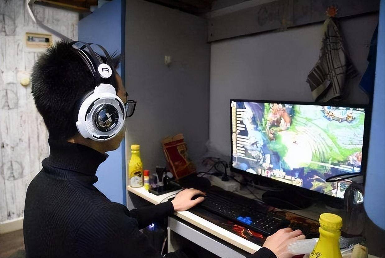 沉湎于游戏和恋爱的大学生,看到这几组数字,还有心情玩下去吗?