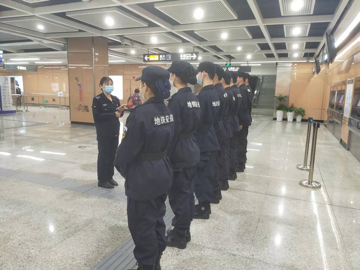 英盾安防厦门地铁女安保班长李映:平凡岗位不平凡的守护_工作_安检