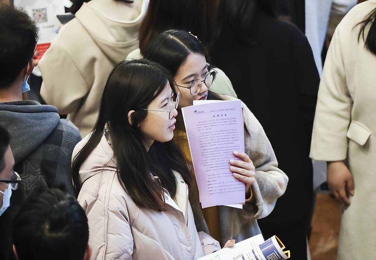 女子诉称遭校企合作单位领导性侵并怀孕,大学生求助信惹争议,学校警方均介入