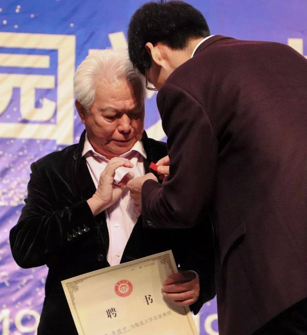 黄健中导演"实锤规则女明星",凭啥逆风翻盘?