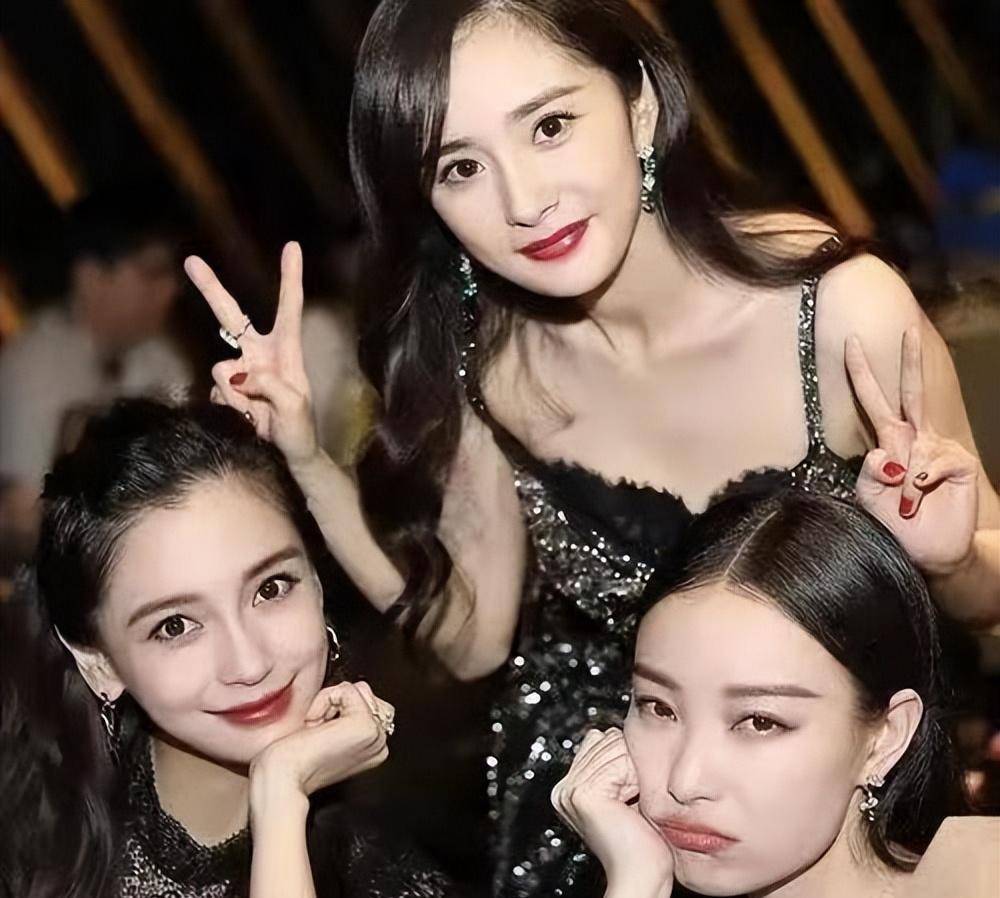 被微博之夜"除名"的赵丽颖,已经在另一条路上越走越远_杨幂_杨颖_网友