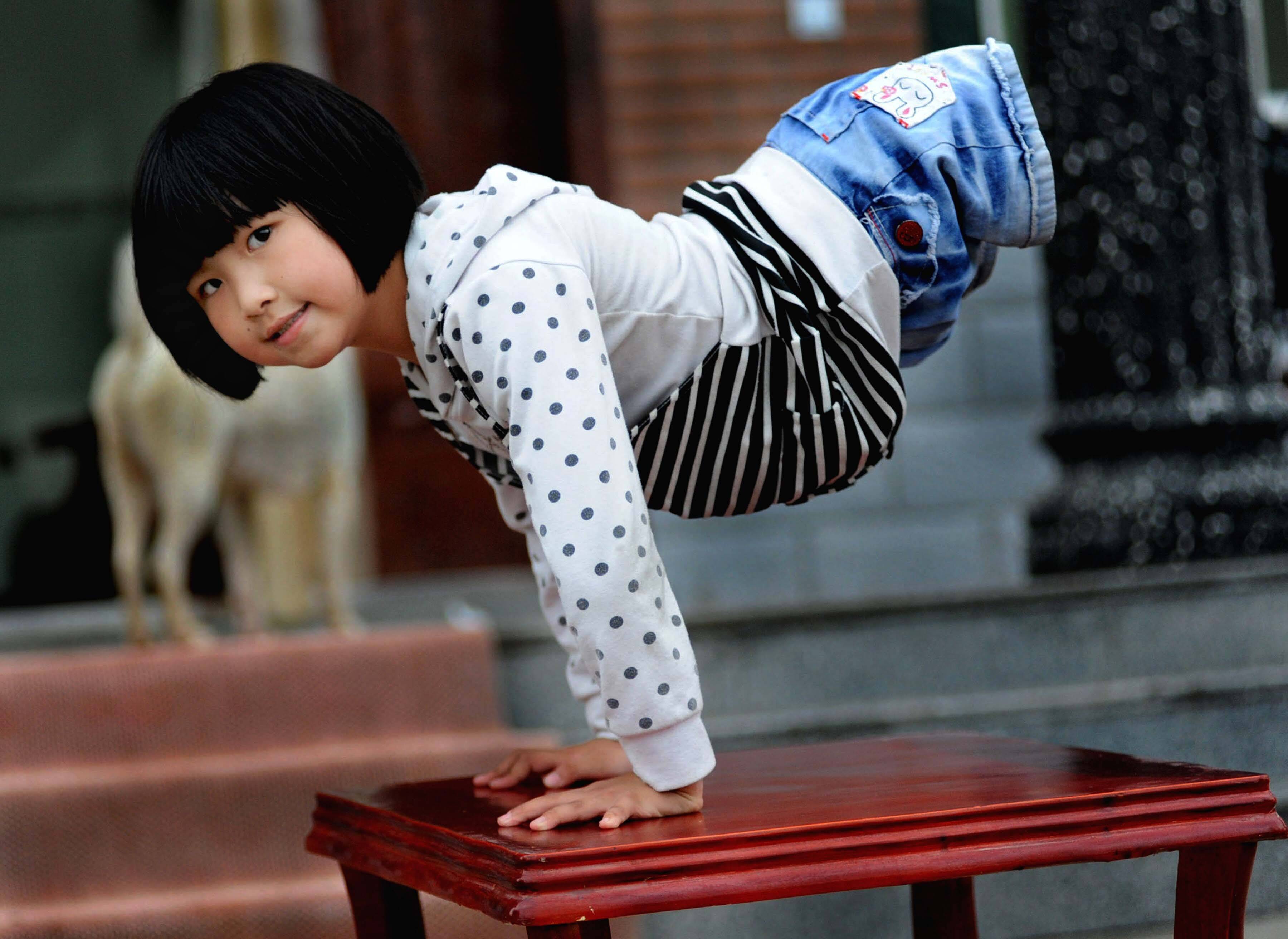 六岁时车祸失去双腿,追梦学习舞蹈,滑板女孩蒋张子怡的逆行之路_母亲