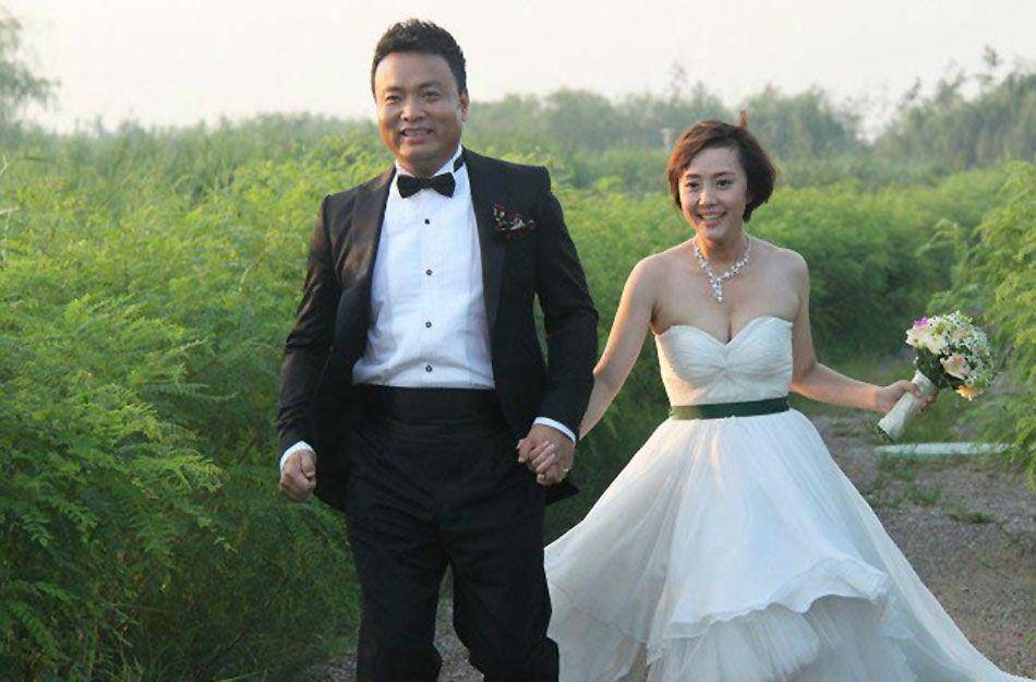 在05年的时候,沙桐便遇到了这个人,他的现任妻子,演员刘园园.