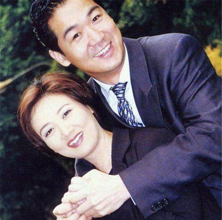 她二婚嫁给张国立,结婚多年没生子,如今63岁如愿当妈!_邓婕_婚姻_真爱