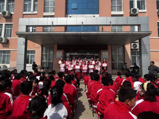 学习雷锋精神 争做雷锋少年 正阳小学举办学雷锋演讲比赛活动_师生